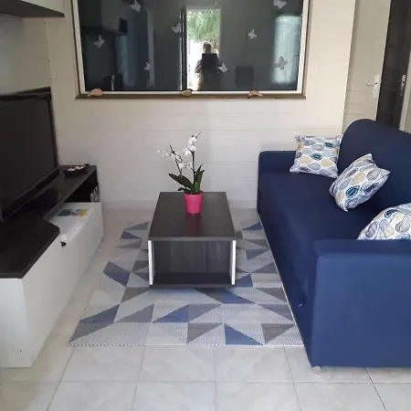 Holiday home Maison Plage De La Cible A Martin De Re 100 M De La Plage Saint-Martin-de-Re